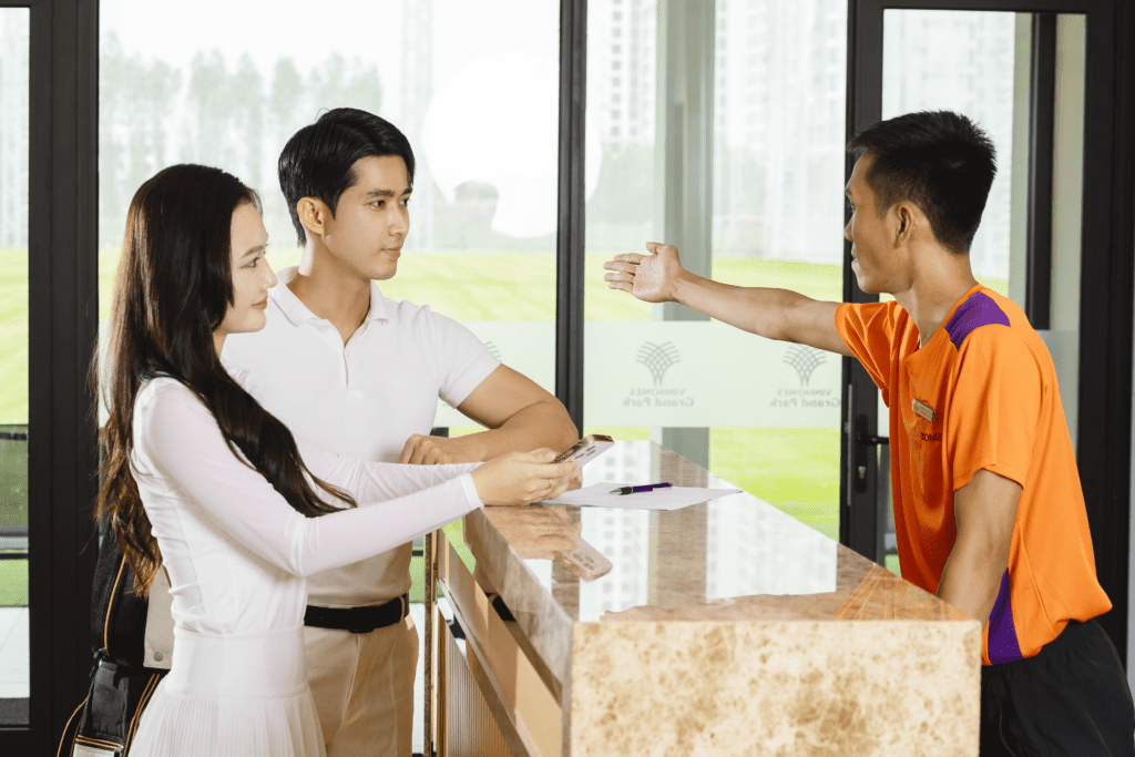 Đội ngũ chuyên nghiệp tại sân golf Vinhomes Grand Park 