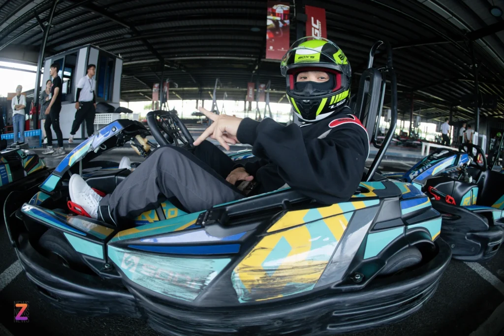 Thái VG 'loạn nhịp' khi lần đầu lái go-kart tại City Park